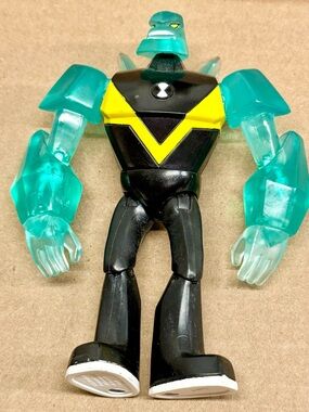 Ben 10 alien force 5 inches tall